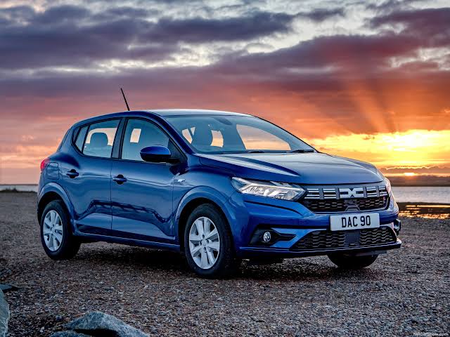 Výcvikový vůz autoškoly — Dacia Sandero 2023